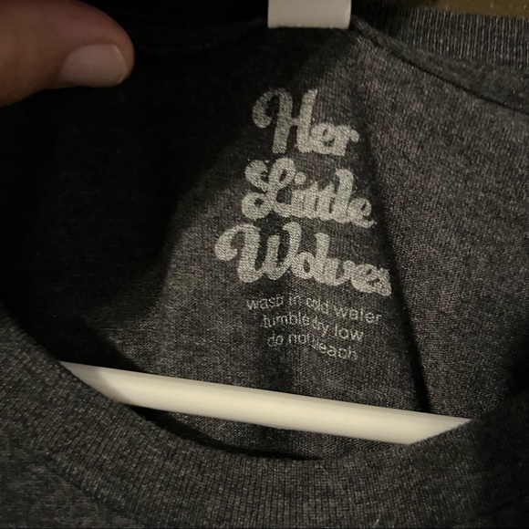 Gray Short Sleeve ‘Holdin It Down’ Tee by Her Little Wolves, Size XS - Picture 3 of 5